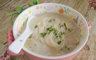 鱼汤面制作短视频，鱼汤面制作短视频教程